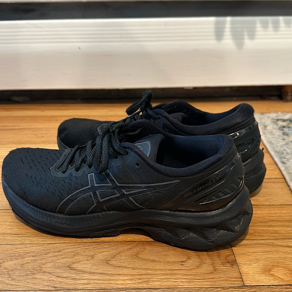 ASICS gel Kayano black size 8